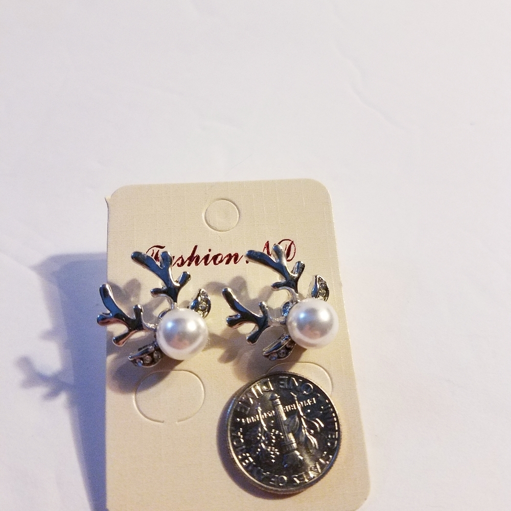 Reindeer Earrings Gold Tone with Faux Pearl - Picture 11 of 15